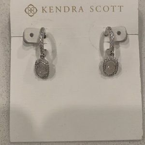 NWOT Kendra Scott white drusy & silver earrings